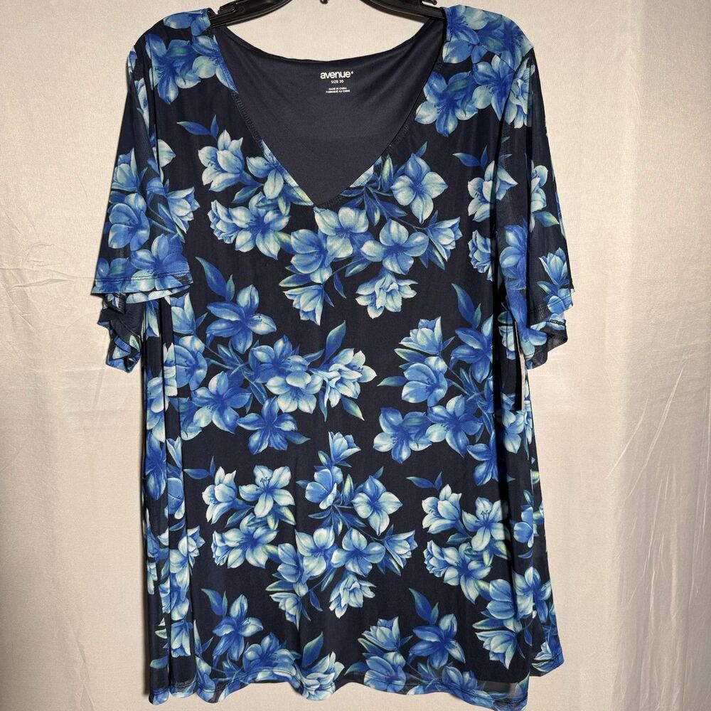 NWT Avenue Size 20 Blue Floral Top Plus Size V Neck Flutter Sleeve Blouse